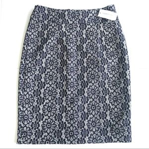 💕Banana Republic Blue and White Lace Stretch Skirt